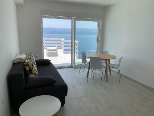 Hostal Elona Apartments