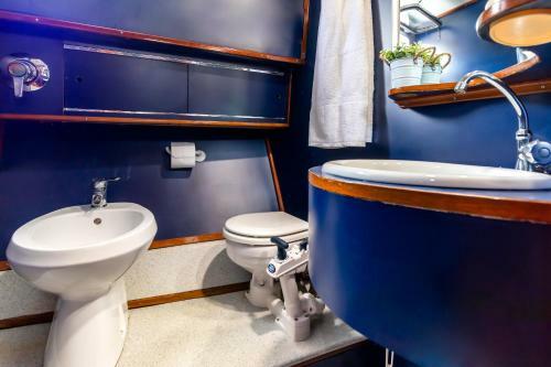 Marta Boat B&B