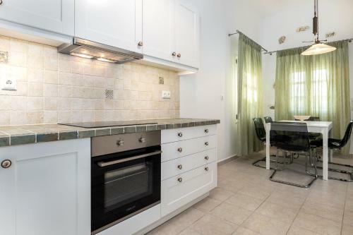 Cycladic Summer Living Right On The Bay And Beach!