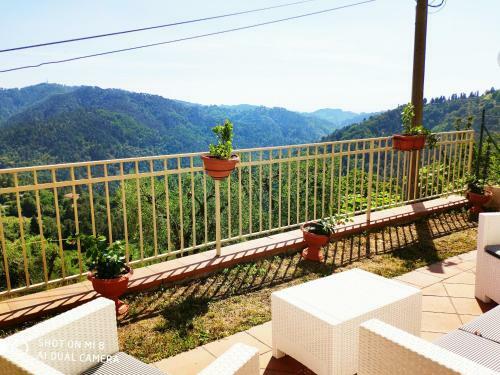 Antica Casa In Collina Con Vasta Terrazza E Panorama Sul Mare