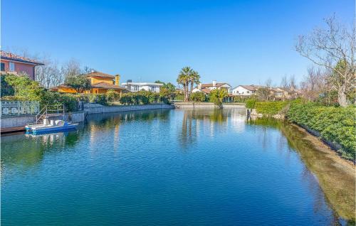 Three-bedroom Holiday Home In Albarella Ro