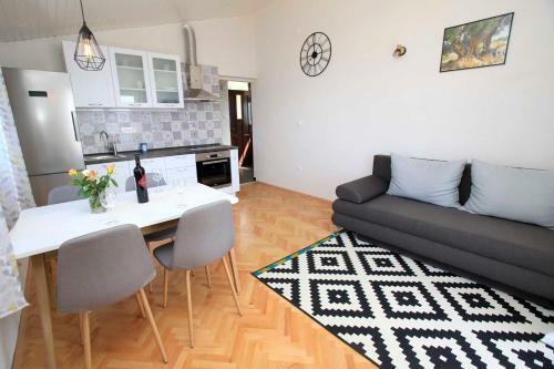 Apartment Ana Bratus