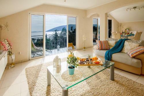 Novi Paradise House