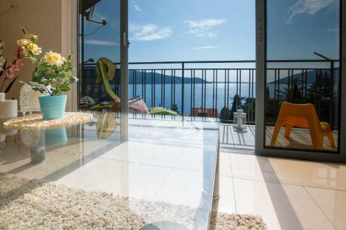 Novi Paradise House