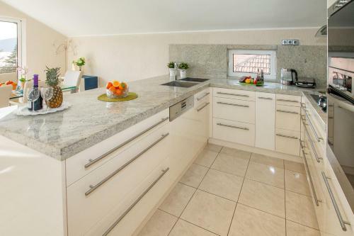 Novi Paradise House