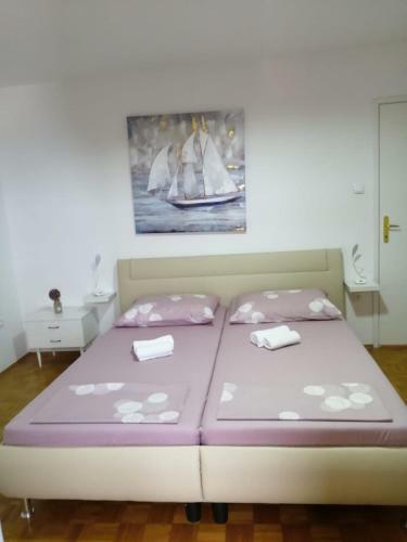 Hostal Apartment & Rooms Laura