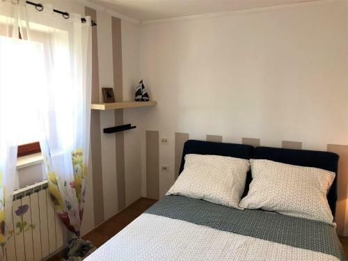 Beautiful Street Apartment - Sea View