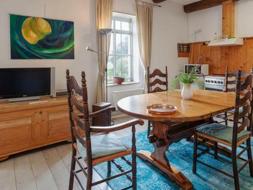 Cozy Apartment In Burum With Forest Nearby