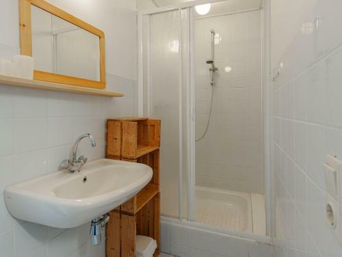 Cozy Apartment In Burum With Forest Nearby