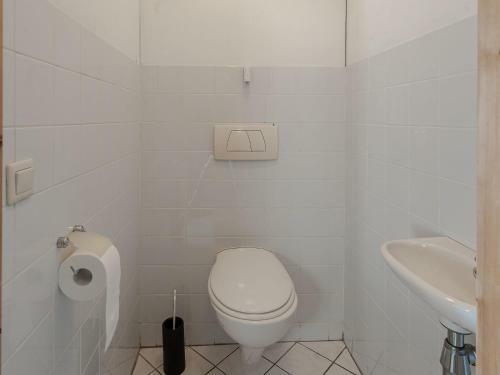 Cozy Apartment In Burum With Forest Nearby