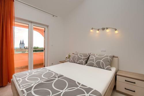 Apartments Orange Medulin