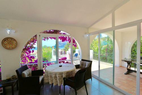 Beach-front House Calalga