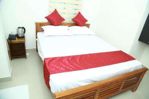 Hotel Annlin Surprise Kochi Airport