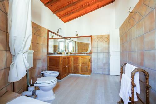 Classy Villa With Wonderful View And Swimming Pool