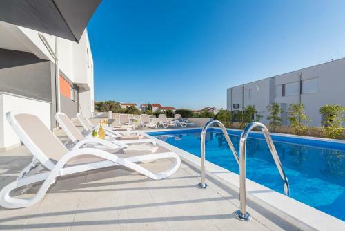 Zara Luxury Apartment With Pool