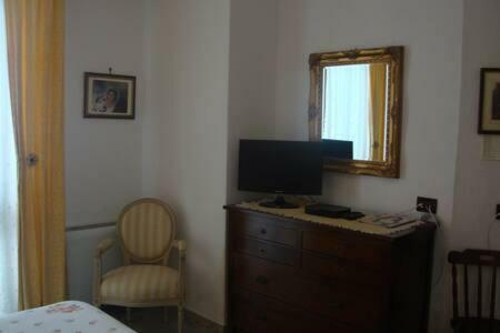 Hostal Camera Privata Con Bagno B&B