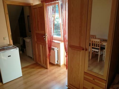Hostal Pokoje Na Skale Nad Jeziorem Soli?skim