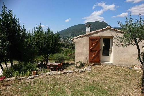 Cabanon Entour� De Montagnes Et D'oliviers
