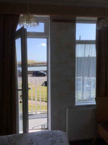 Hostal The Harbour Room Only