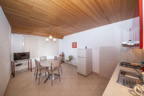 Hostal Apartments Lusi
