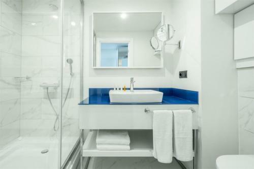 Orbi City Aparthotel With Sea View