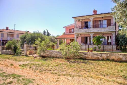 Comfortable Apartments In Peroj Near The Sea