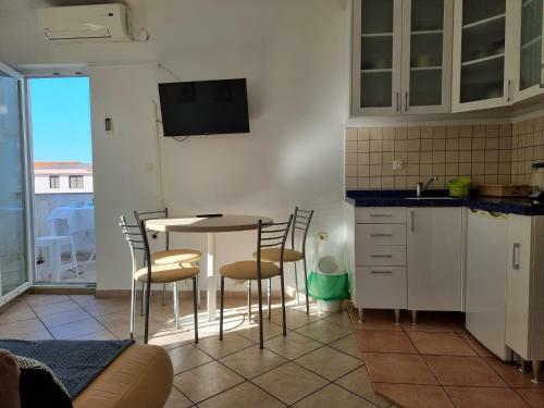 Apartment Aqua Near The City Beach