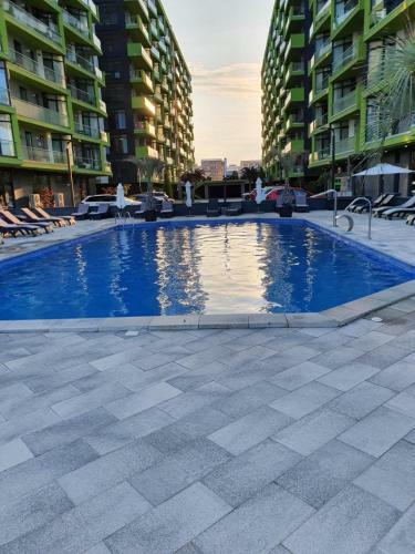 Ely's Apartments