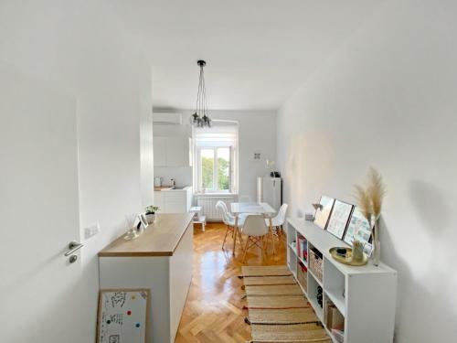 Bright Apartment 45m2 - Free Parking - Wifi
