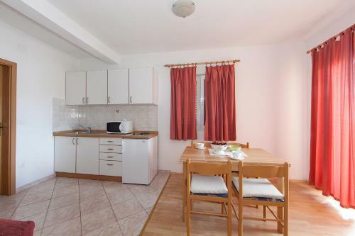 Apartments Ivo