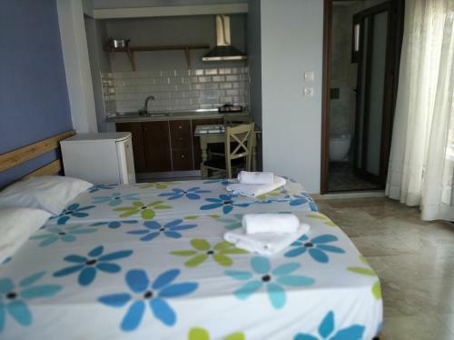 Giorgos Apartments Square