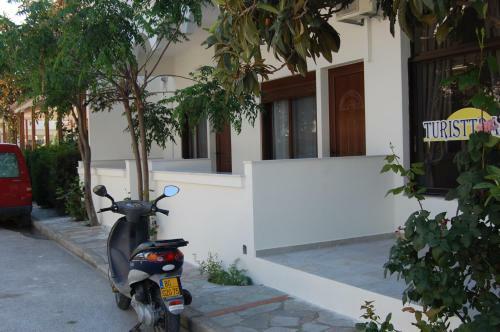 Giorgos Apartments Square