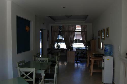 Giorgos Apartments Square
