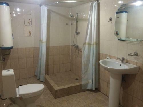 Hostal Leo Guesthouse