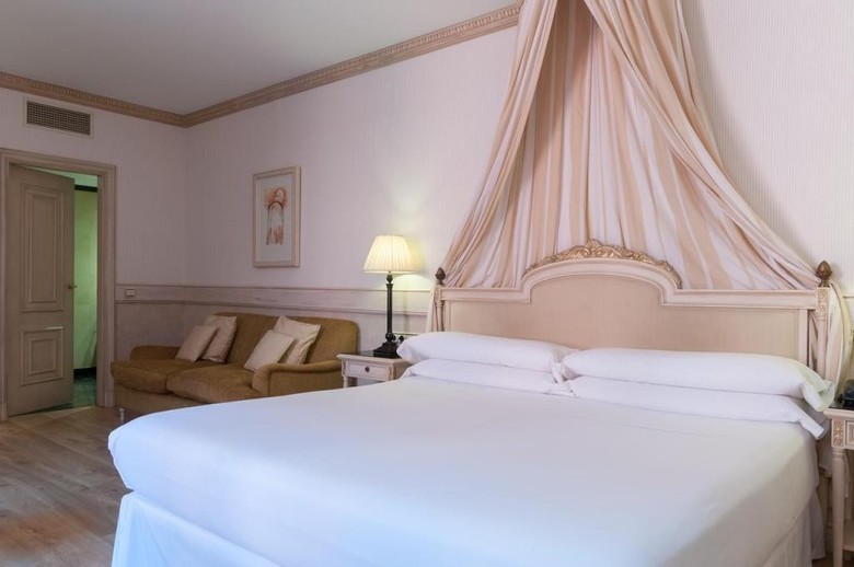 Hotel Eugenia De Montijo, Autograph Collection