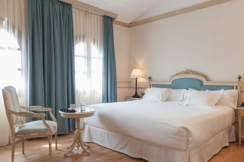 Hotel Eugenia De Montijo, Autograph Collection
