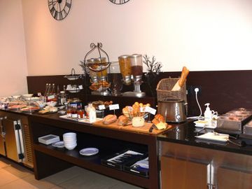 Hotel Holiday Inn Loire Valley(.)
