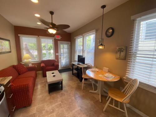 2101 Estero Blvd #3