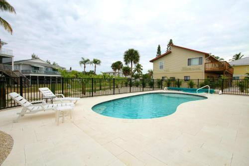 6041 Gulf Road