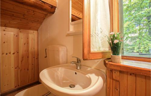 Nice Home In Lamon (bl) W/ 3 Bedrooms