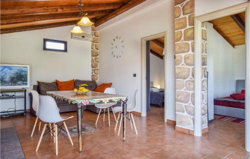 Awesome Home In Terranova With Wifi And 2 Bedrooms