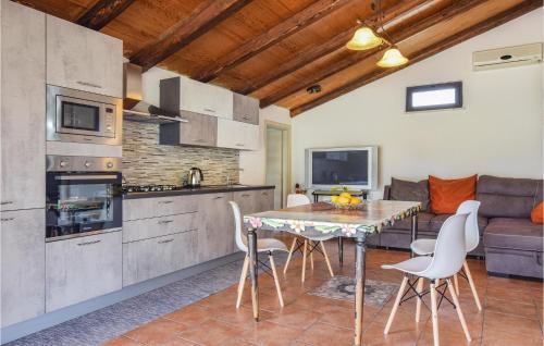 Awesome Home In Terranova With Wifi And 2 Bedrooms