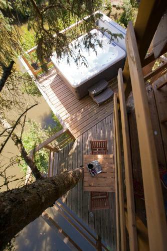 Cabane Dans Les Arbres Avec Spa Les Cabanes De Koad'dour