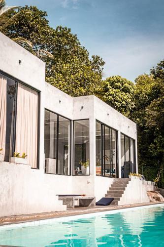 Naked Villa