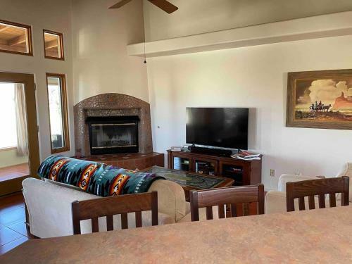 Peaceful Sw-style Ranch Home In Wine Country