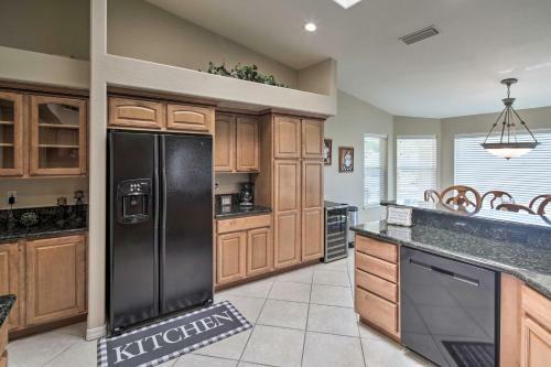 Modern Lake Havasu Oasis With Putting Green And Bbq!