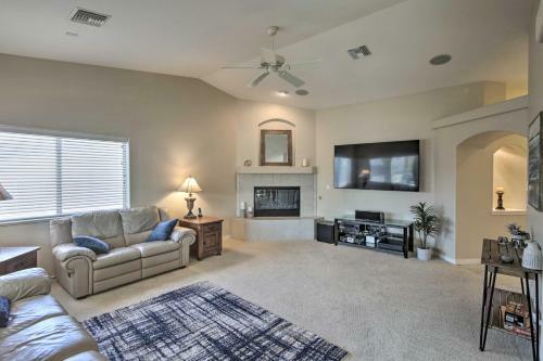Modern Lake Havasu Oasis With Putting Green And Bbq!