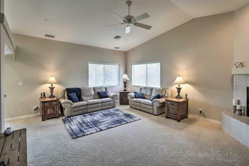Modern Lake Havasu Oasis With Putting Green And Bbq!