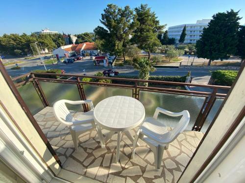 Hostal Apartments & Rooms Me?trov