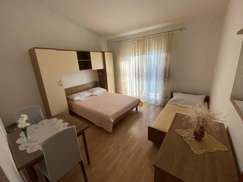 Hostal Apartments & Rooms Me?trov
